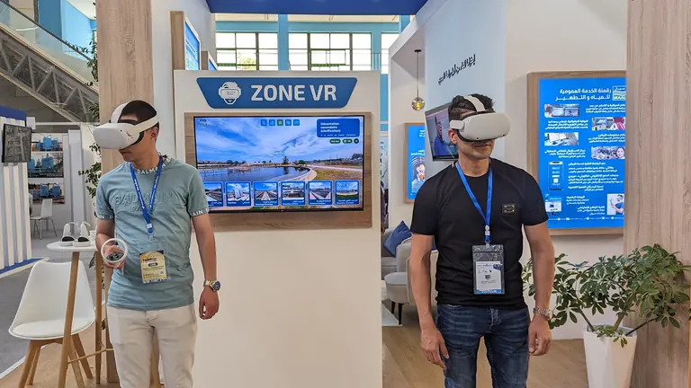 Démonstration publique de la visite virtuelle de la station d’épuration SEAAL à Pollutec 2024.